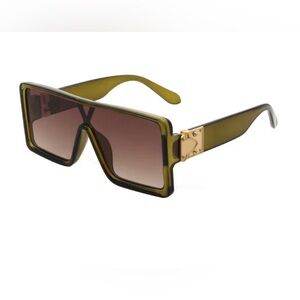 New York Sunglasses Trendy Green Lucite Square and Gold Metal Large Frame Shades